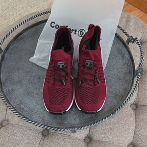 Women's Athletic Shoes - Burgundy
